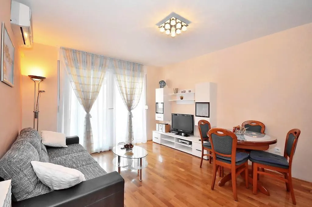 Apartment Good Choice Split