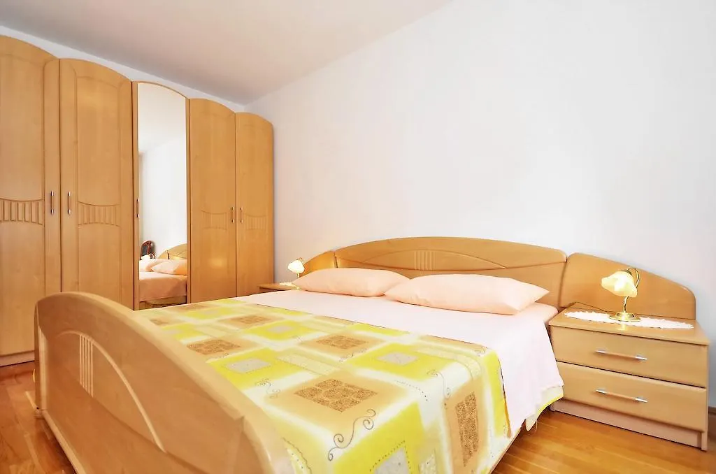 Apartment Good Choice Split 0*,